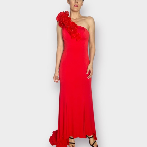 Red One‎ Shoulder Long Gown with Train - Picture 2 of 6
